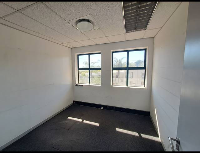 281M² OFFICE TO LET IN HYDE PARK